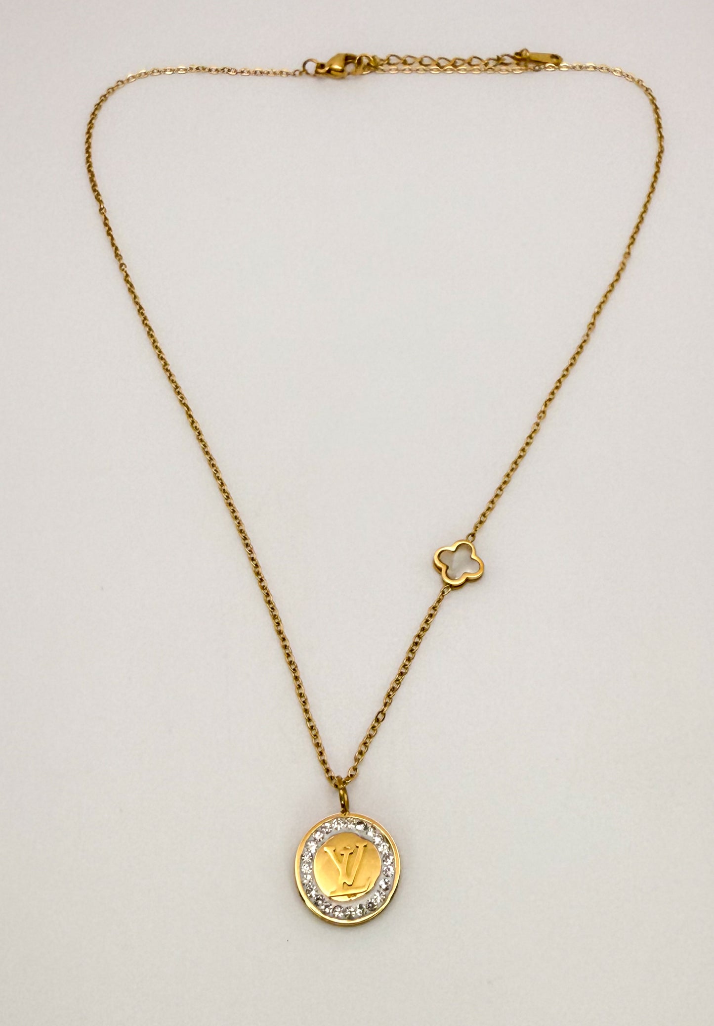 Round LV Designer Gold Pendant with Clover Link Gold Necklace