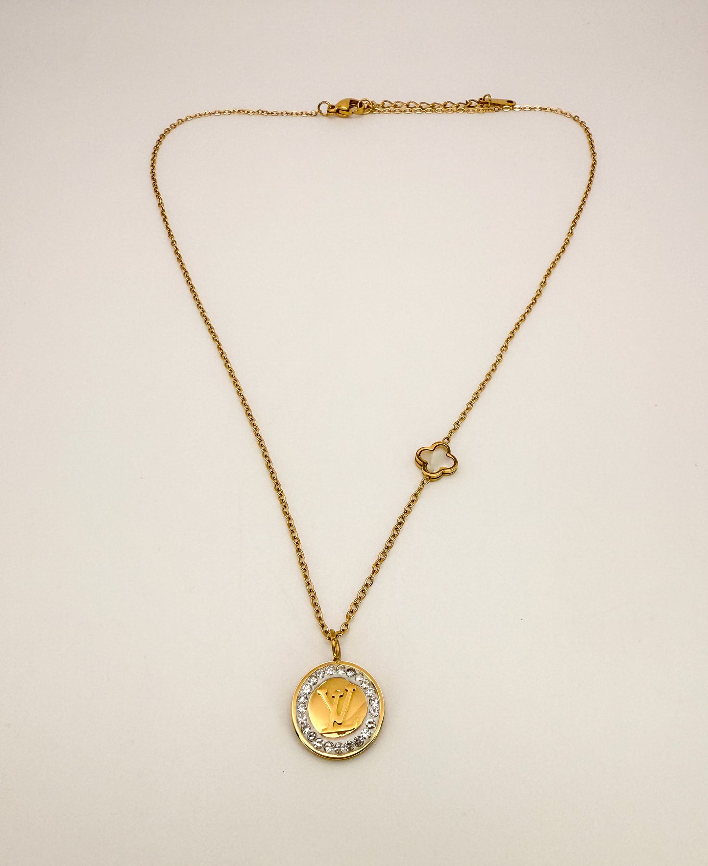 Round LV Designer Gold Pendant with Clover Link Gold Necklace