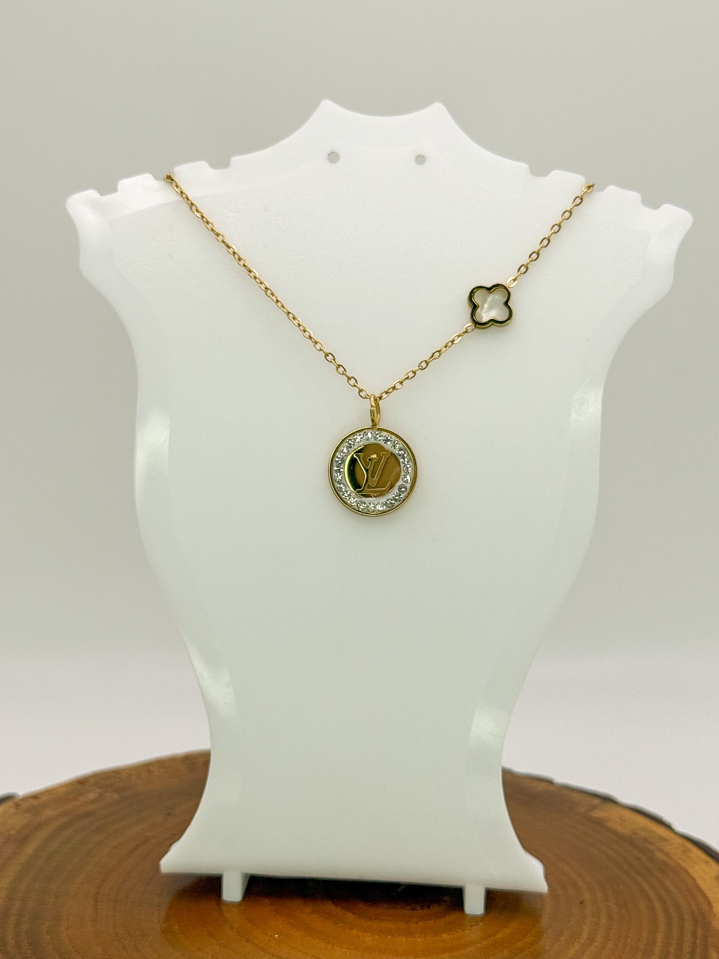 Round LV Designer Gold Pendant with Clover Link Gold Necklace