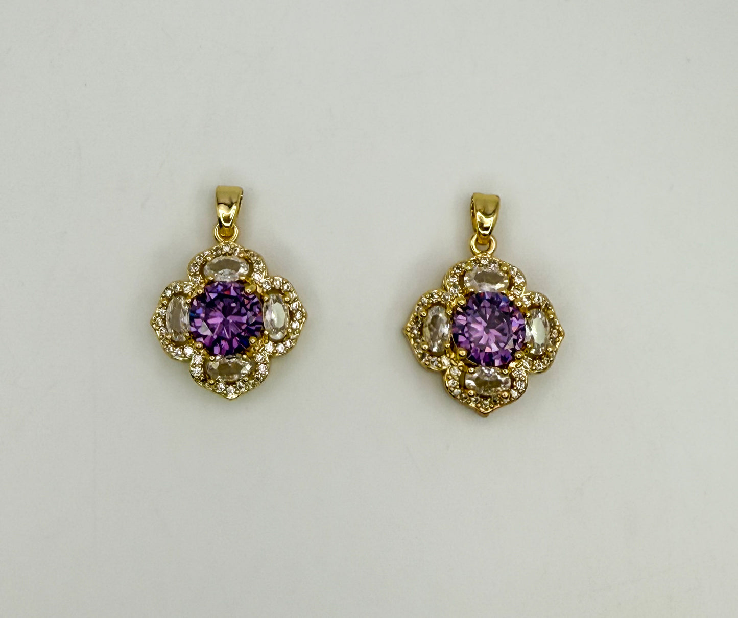 High Quality Sparkling Zircon Gold Clover Pendants