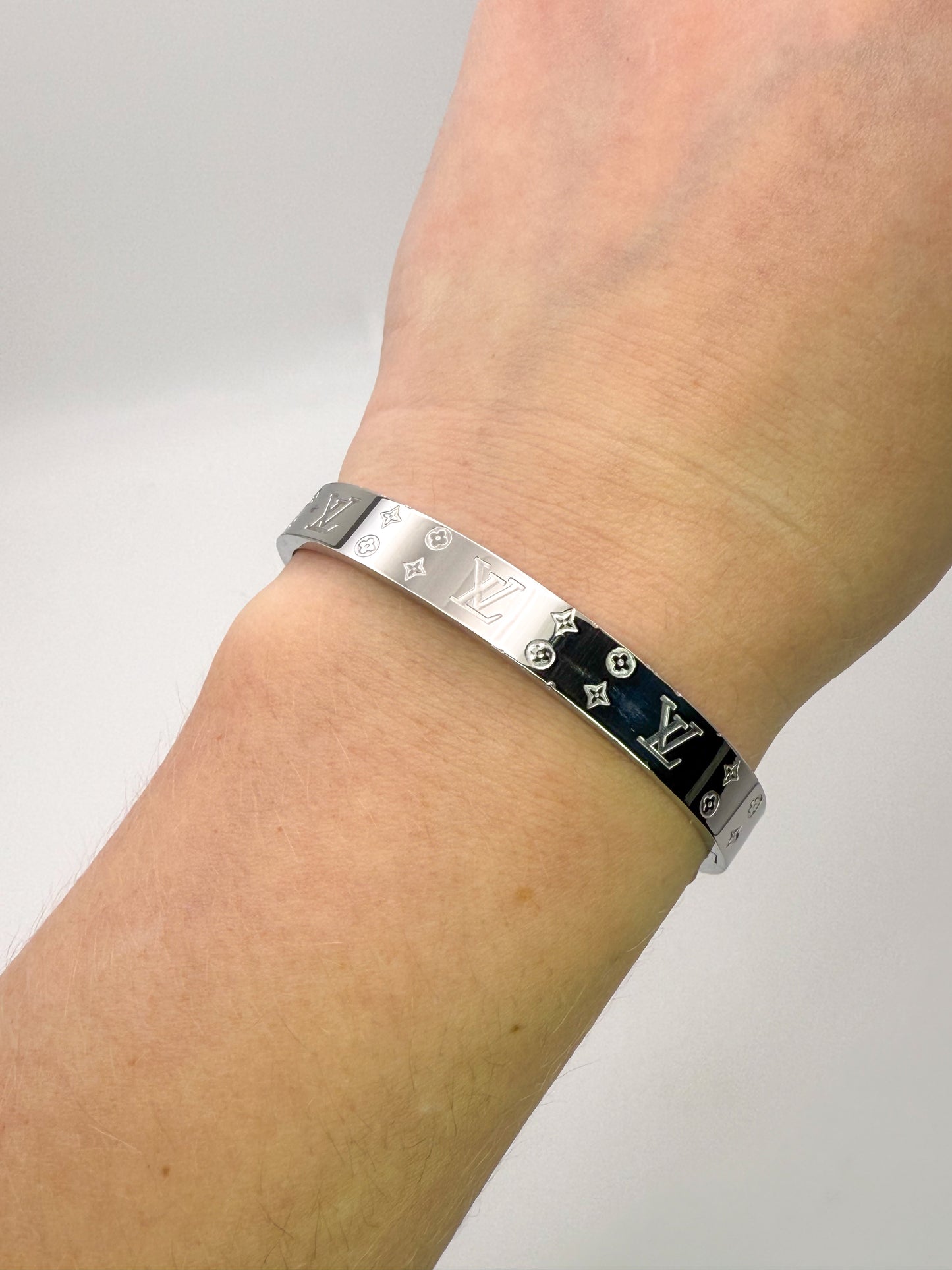 High Quality LV Designer Silver Stainless Steel Bangle Bracelet with Designer Stamp