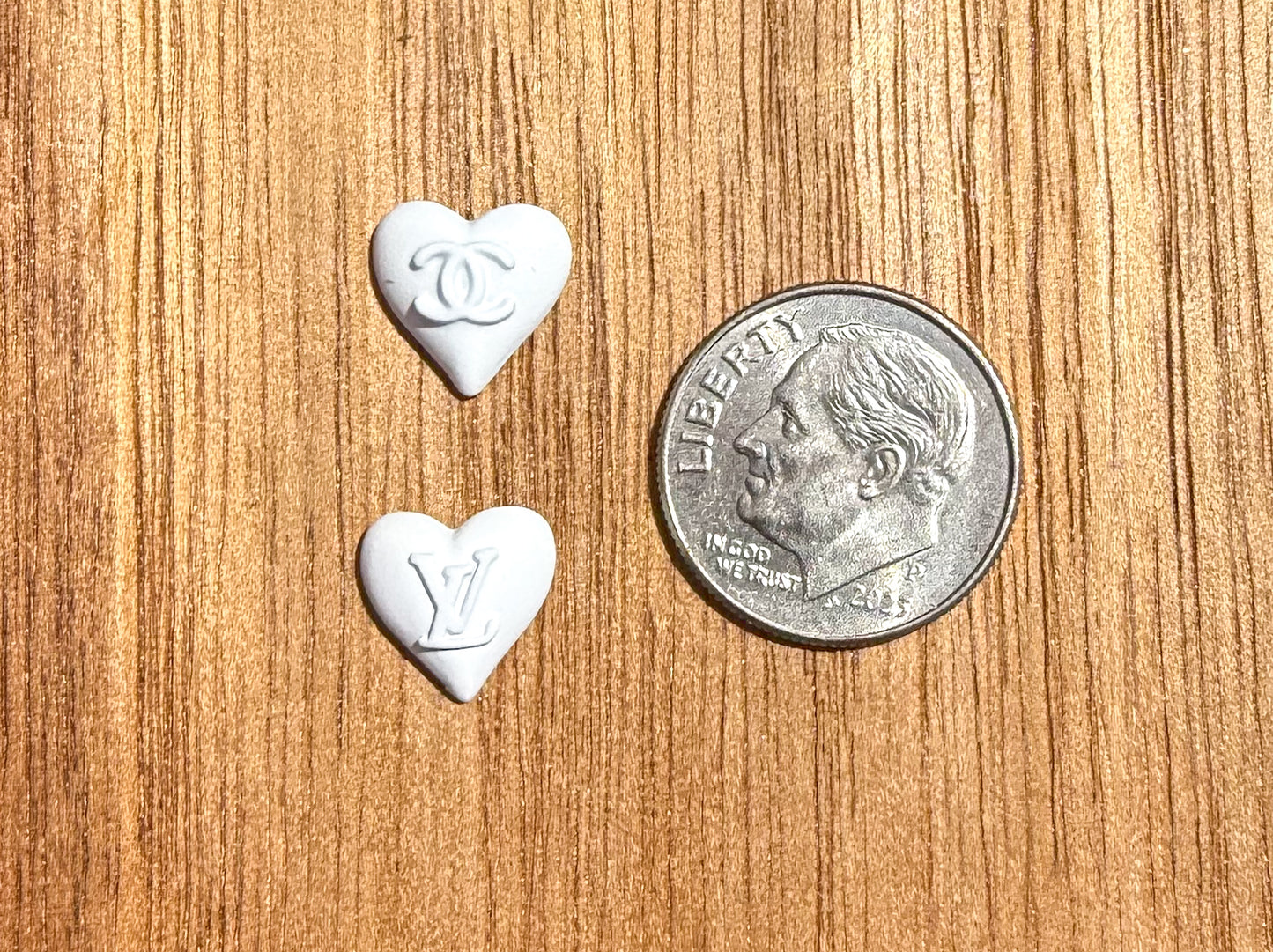 Metal White Enamel CC & LV Heart DIY Nail Charms