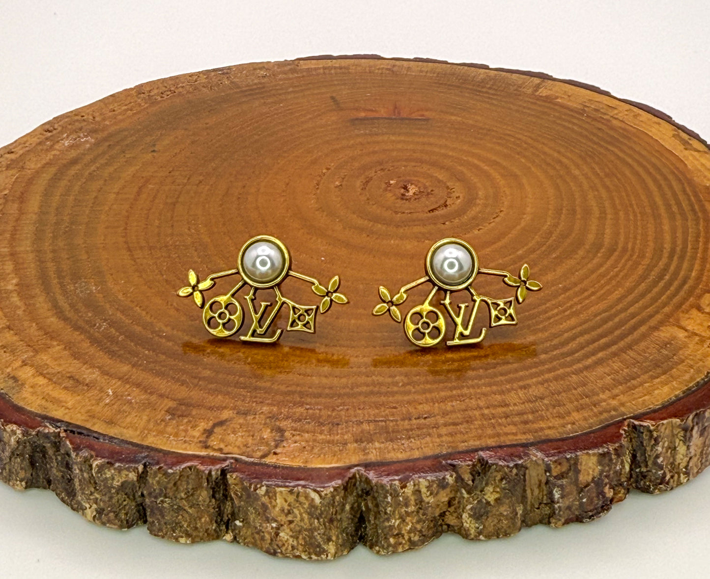 Antique Gold Multi LV LOGO Stud Earrings