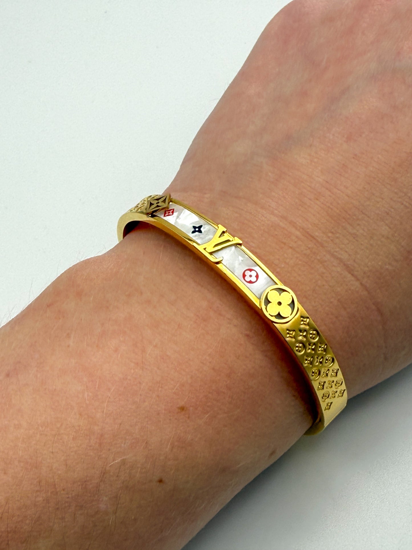 High Quality LV Designer Colorful Logo Mother of Pearl Shell Gold Stainless Steel Bangle Bracelet