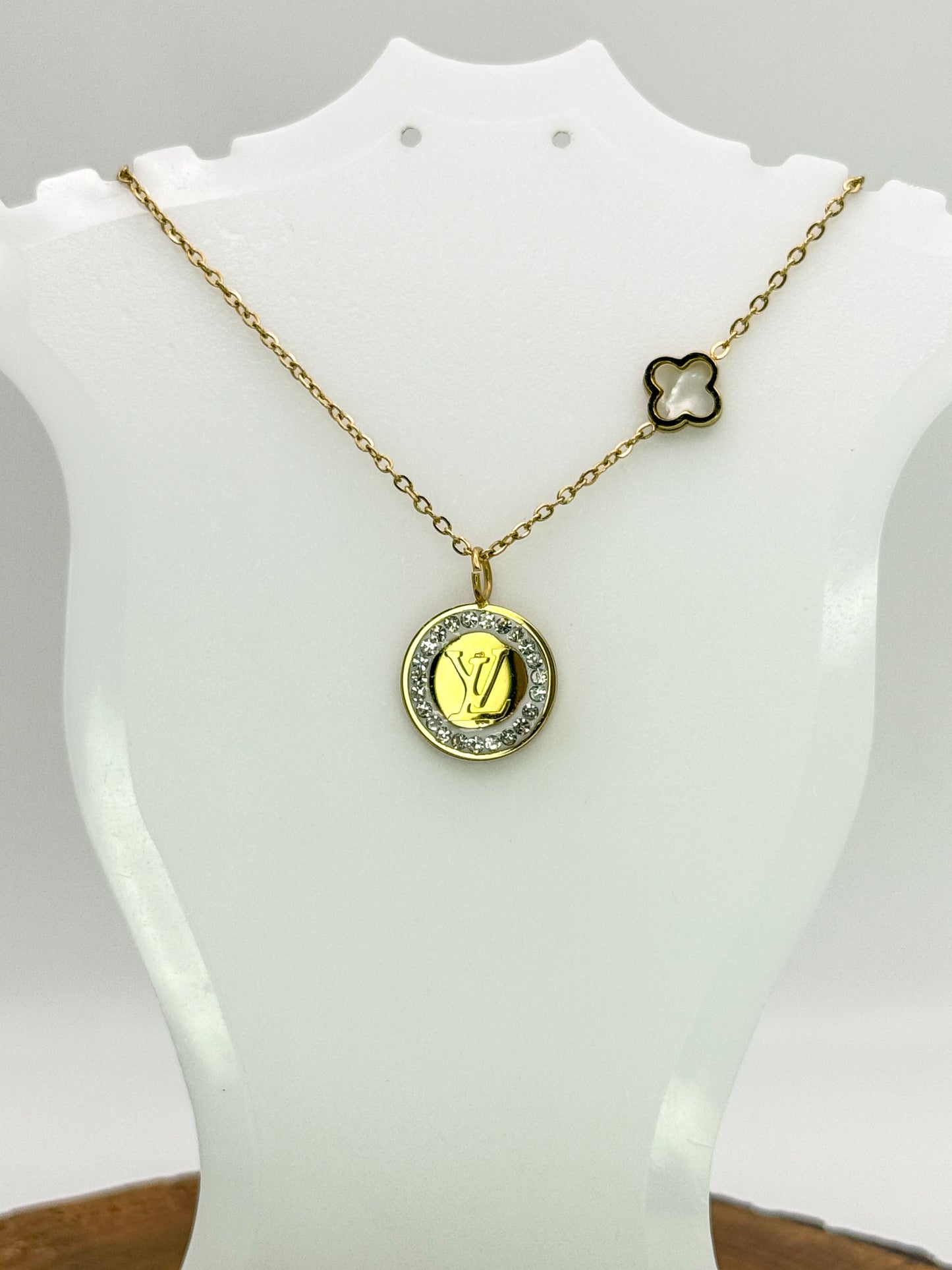 Round LV Designer Gold Pendant with Clover Link Gold Necklace