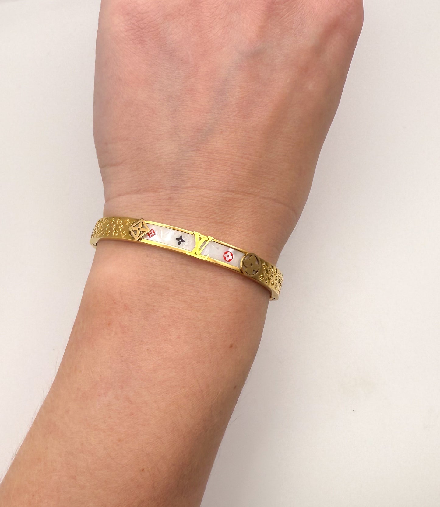 High Quality LV Designer Colorful Logo Mother of Pearl Shell Gold Stainless Steel Bangle Bracelet