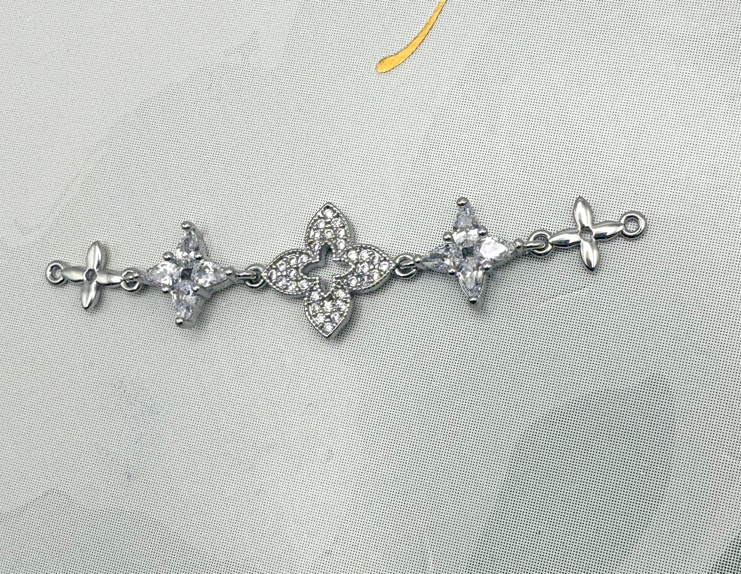 Zircon Covered Clover Designed Connector Charm for DIY Jewelry Making