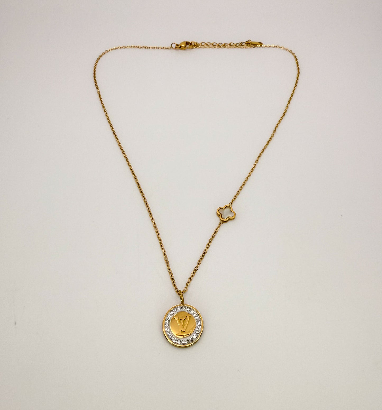Round LV Designer Gold Pendant with Clover Link Gold Necklace