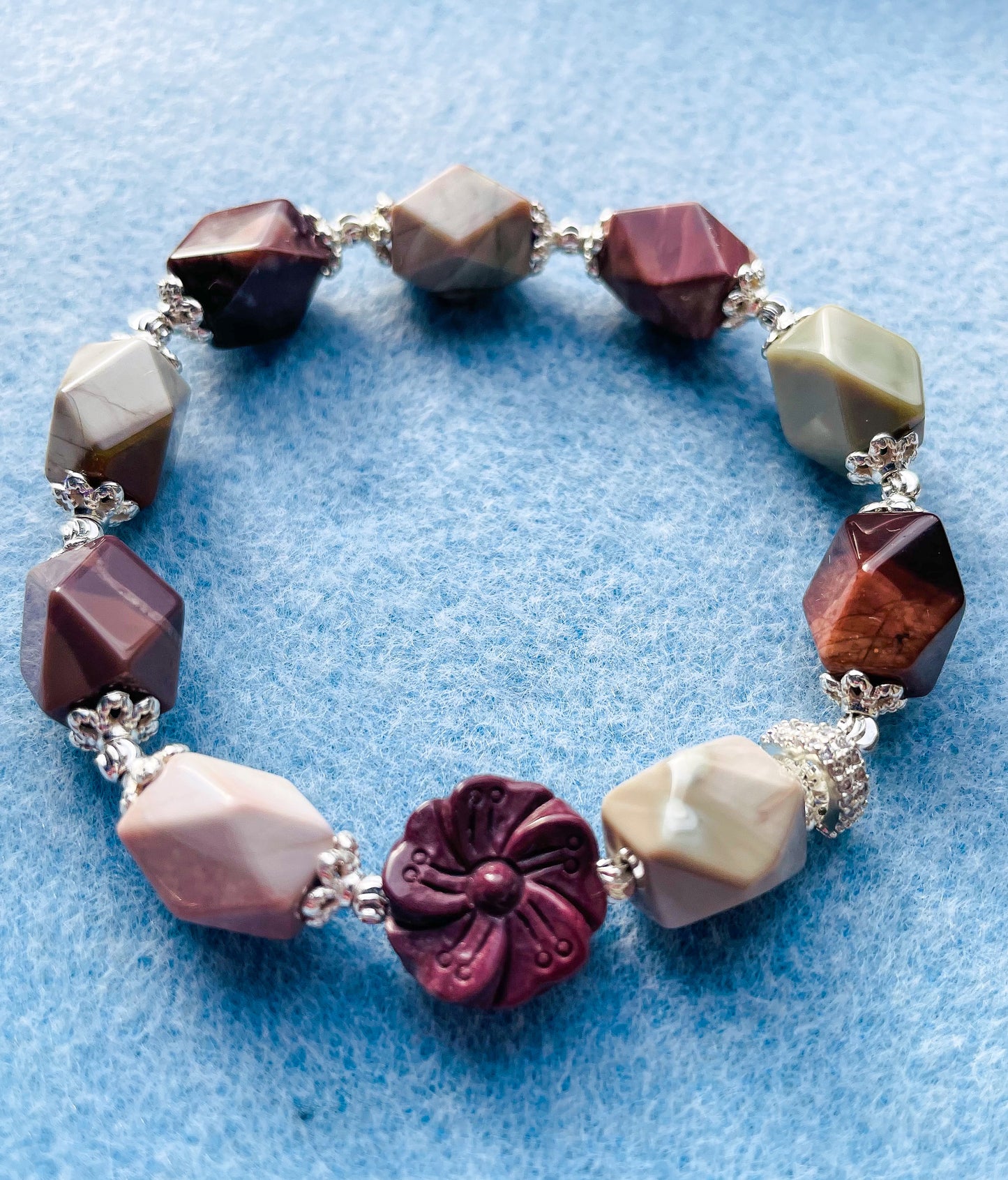 Natural Alashan Agate Crystal Bracelet with Alashan Flower Craving Bead