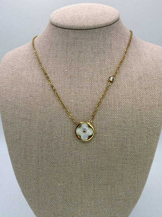 White Mother of Pearl Shell Clover Pendant Necklace