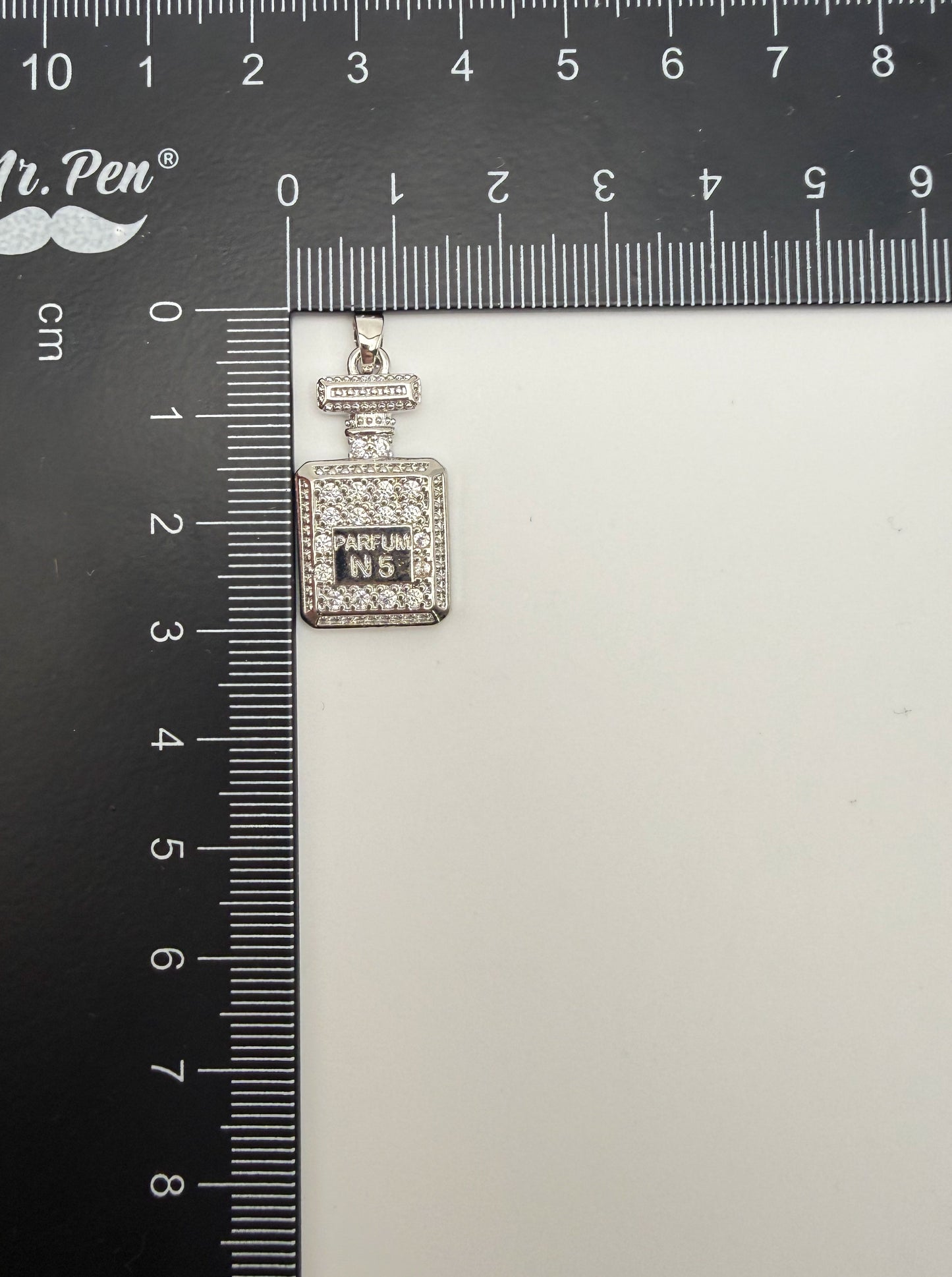 No.5 CC Inspired Silver Sparkling Perfume Bottle High Quality Metal Pendant