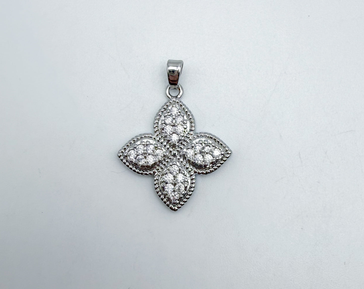 High Quality LV Clover Inspired Bling Pendants