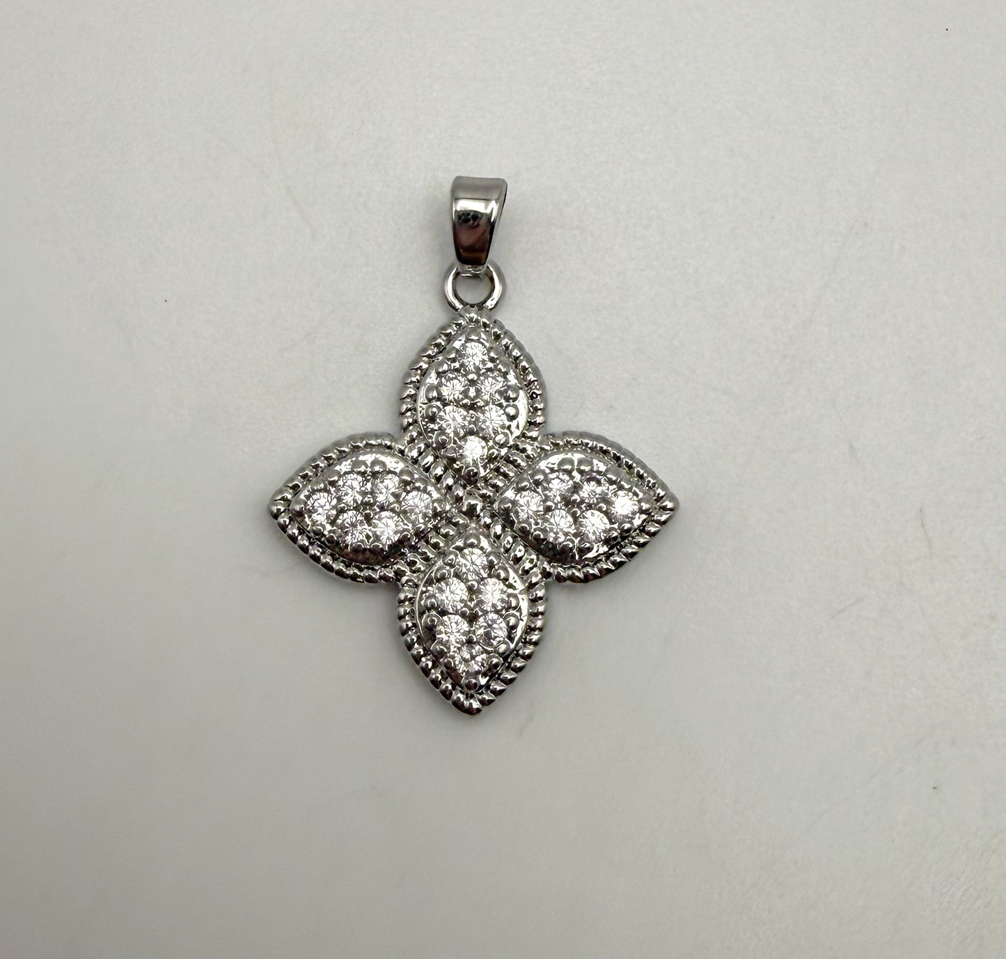 High Quality LV Clover Inspired Bling Pendants