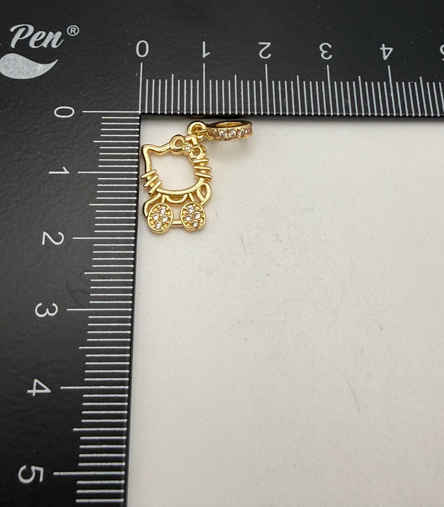 HK Kitty Full Figure Sparkling Charms