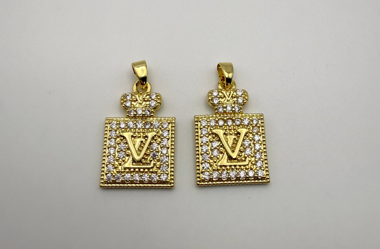 LV Sparkling Gold Perfume Bottle High Quality Metal Pendant