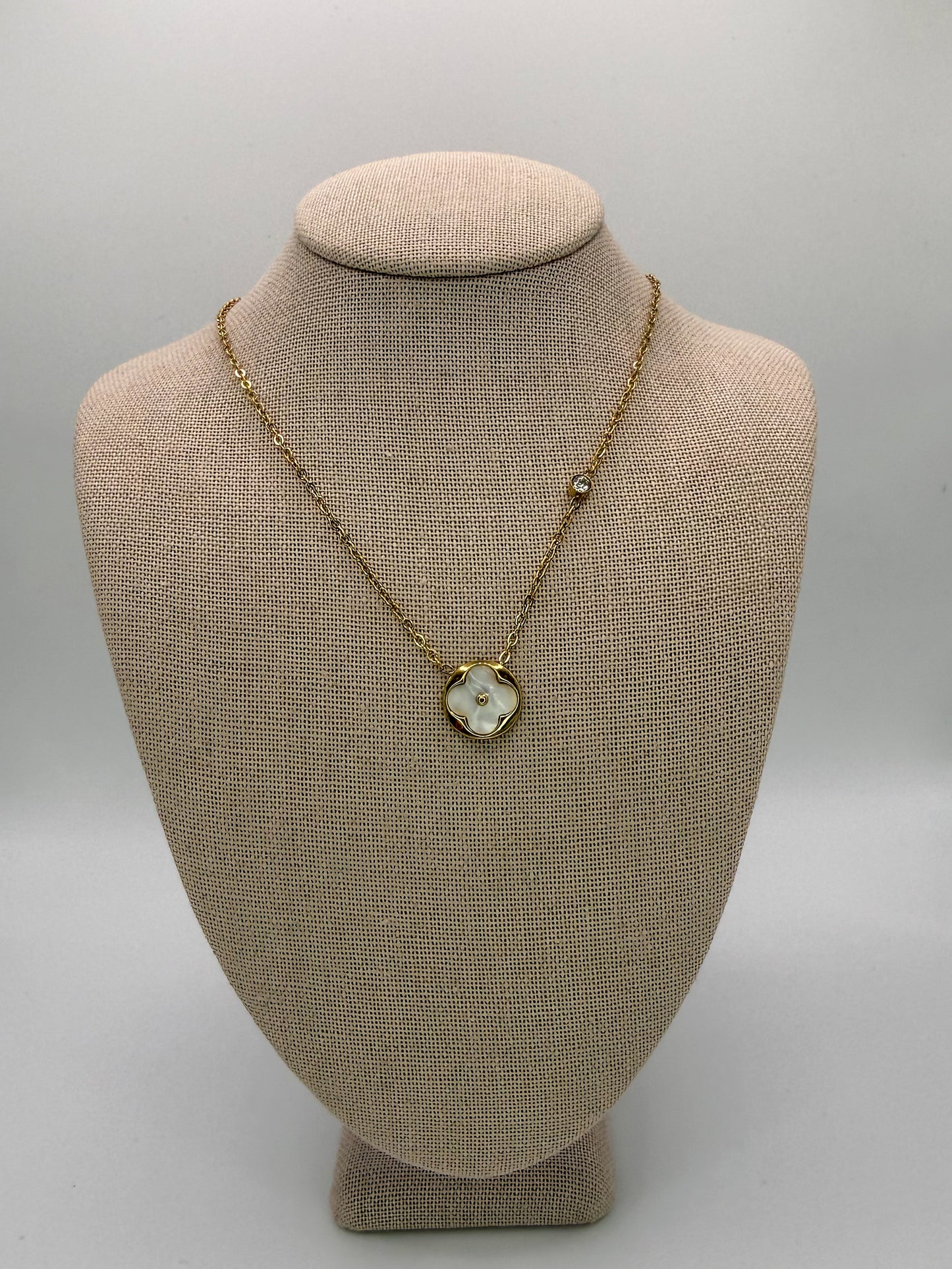 White Mother of Pearl Shell Clover Pendant Necklace
