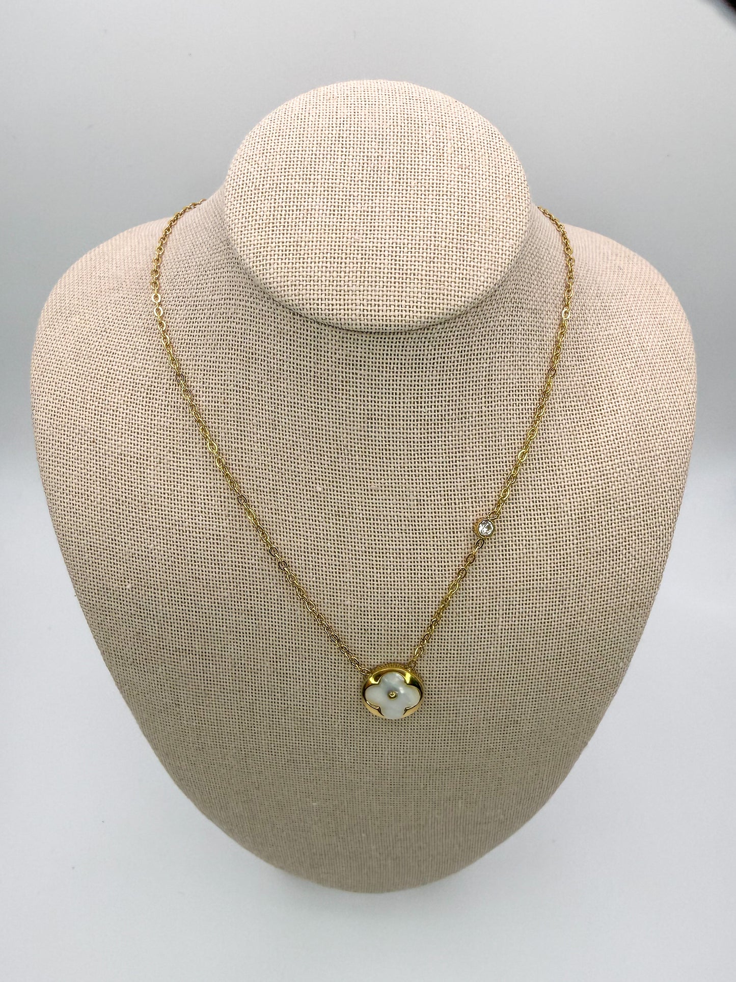 White Mother of Pearl Shell Clover Pendant Necklace