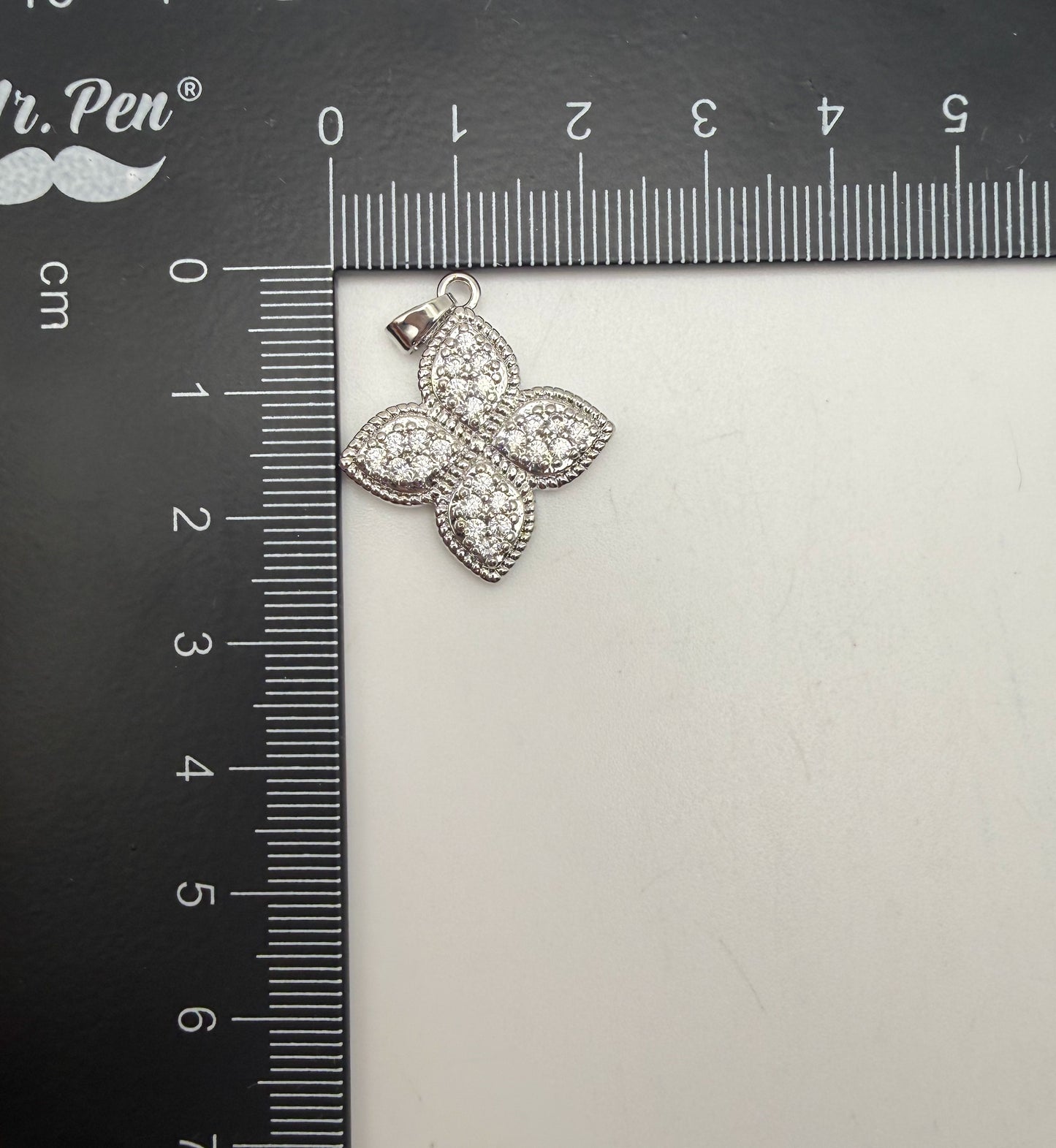 High Quality LV Clover Inspired Bling Pendants