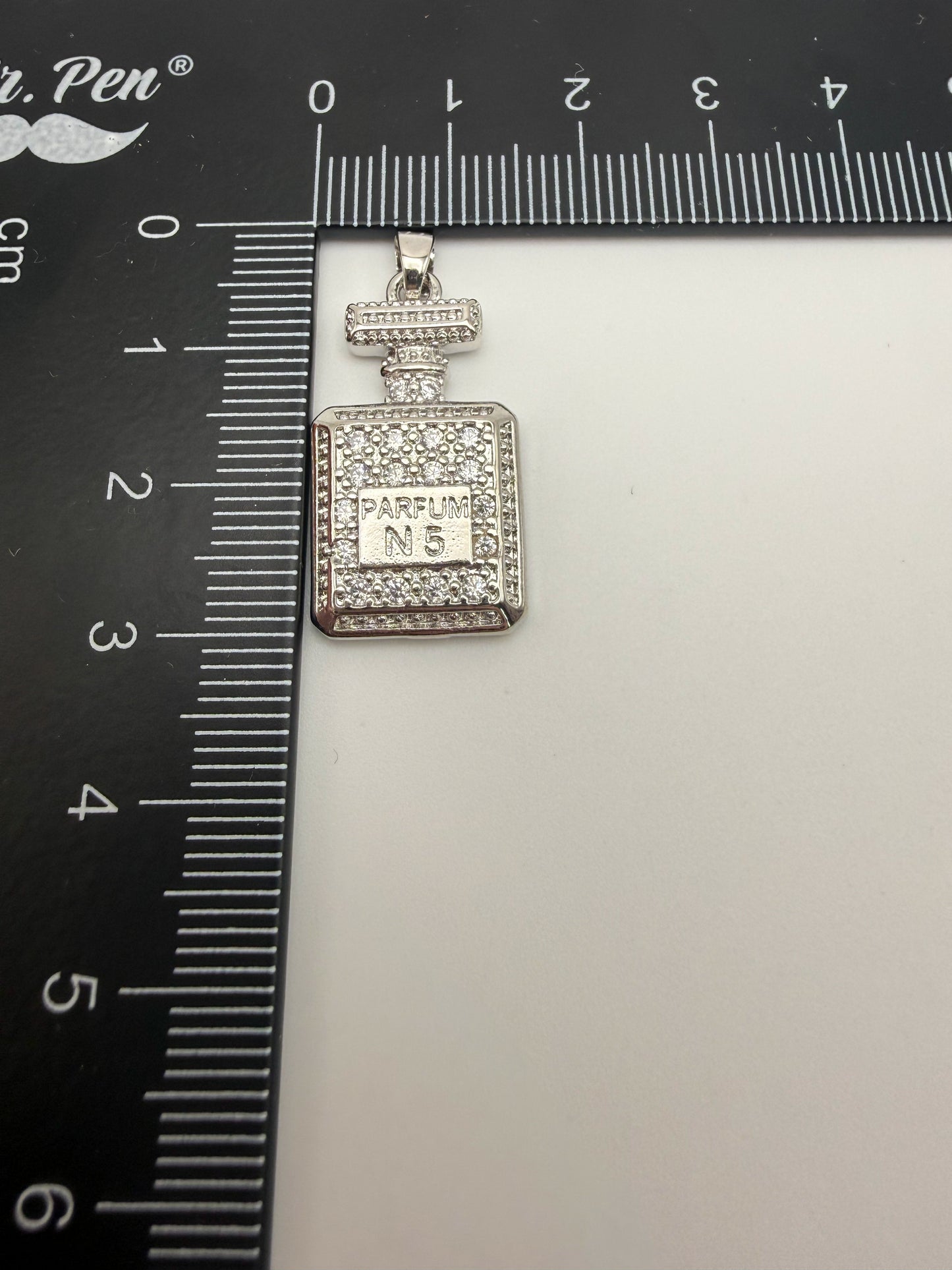 No.5 CC Inspired Silver Sparkling Perfume Bottle High Quality Metal Pendant