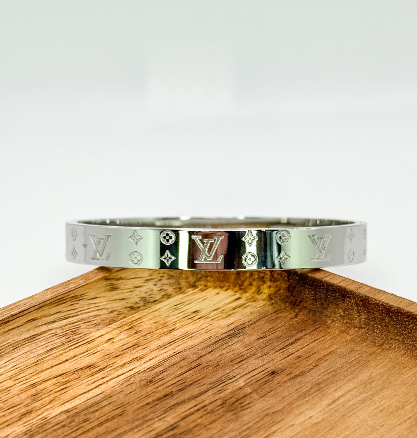 High Quality LV Designer Silver Stainless Steel Bangle Bracelet with Designer Stamp