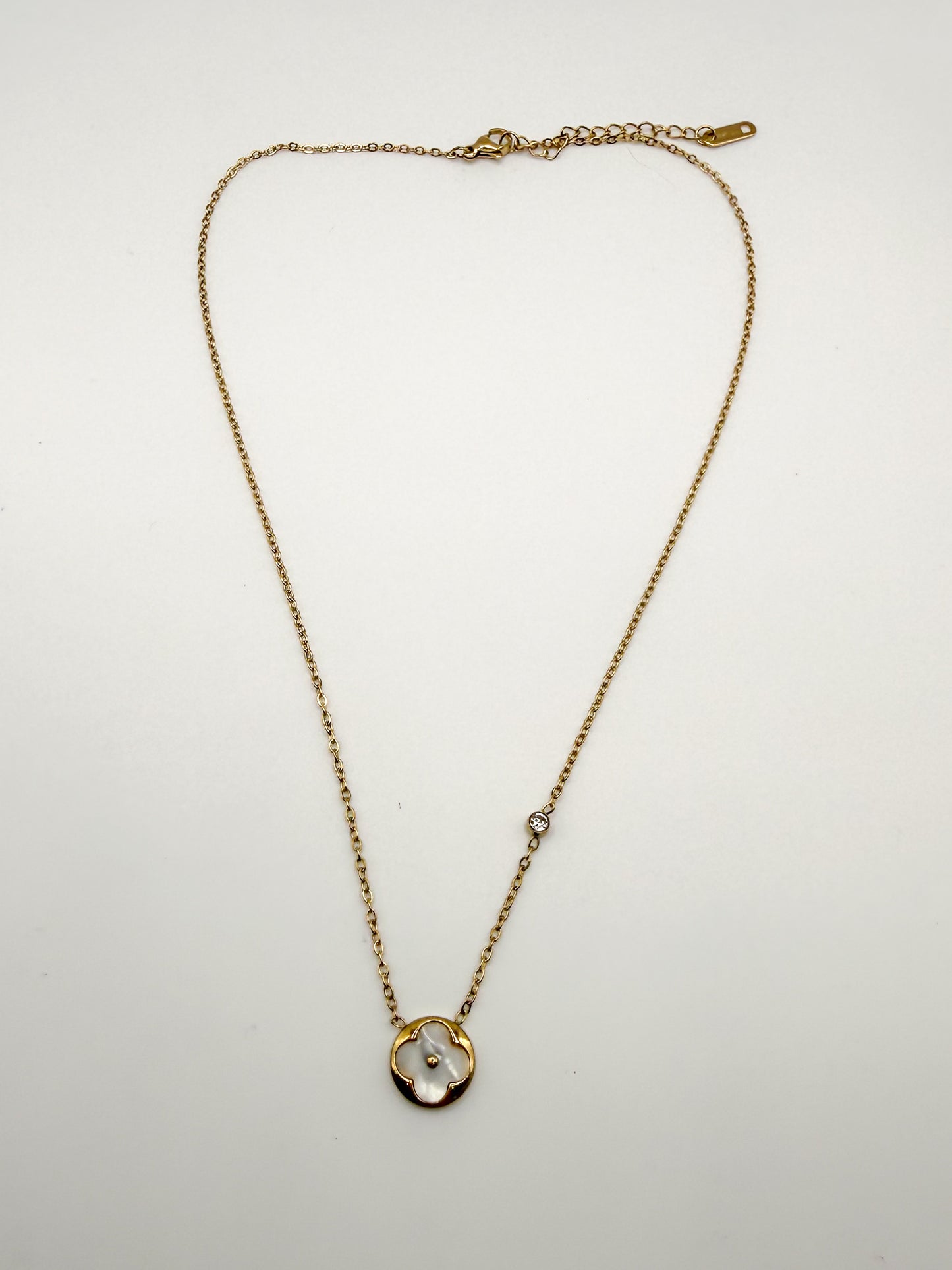 White Mother of Pearl Shell Clover Pendant Necklace