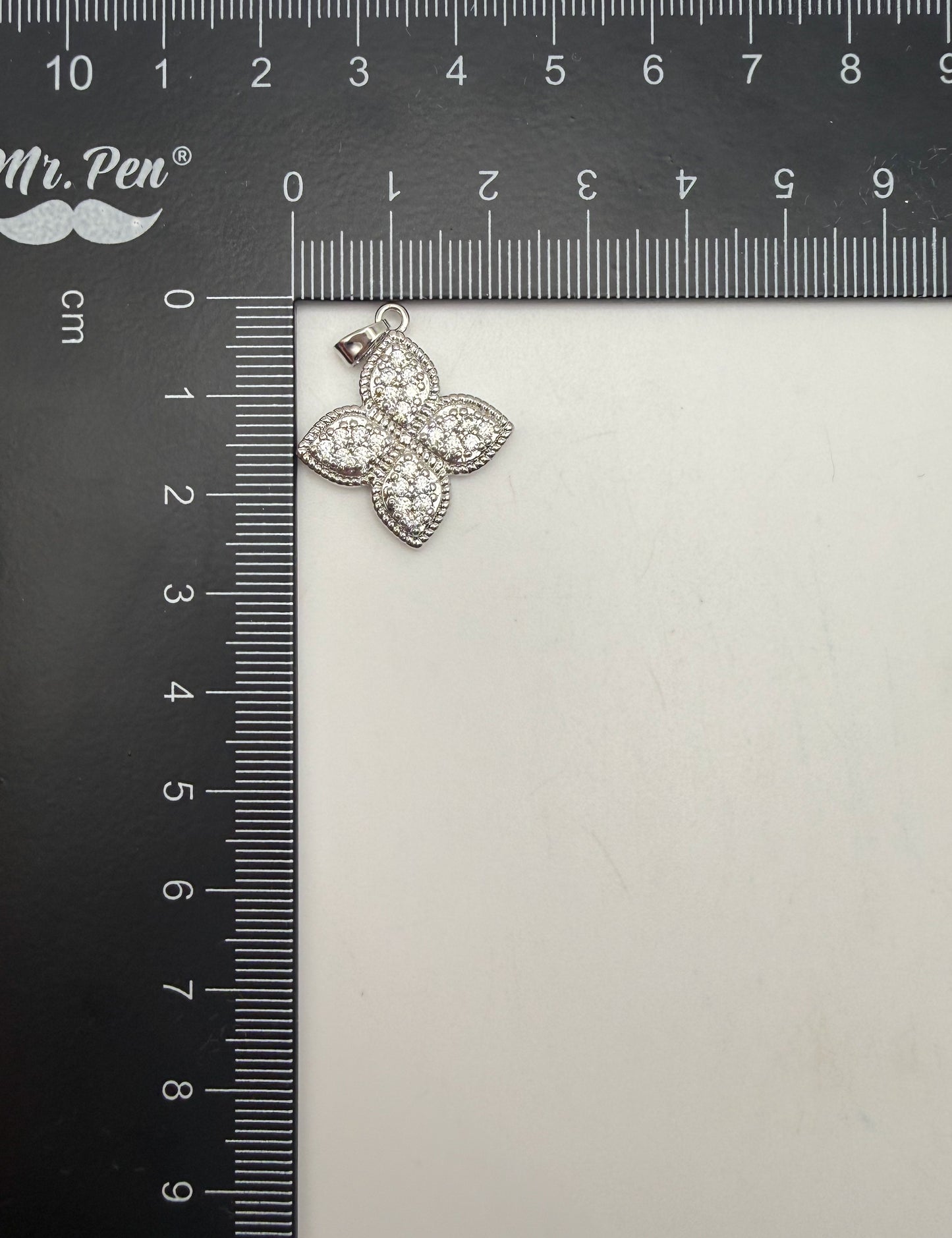 High Quality LV Clover Inspired Bling Pendants