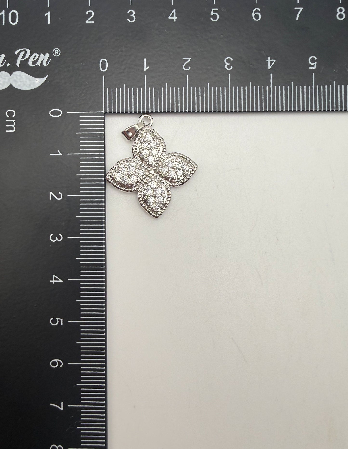 High Quality LV Clover Inspired Bling Pendants