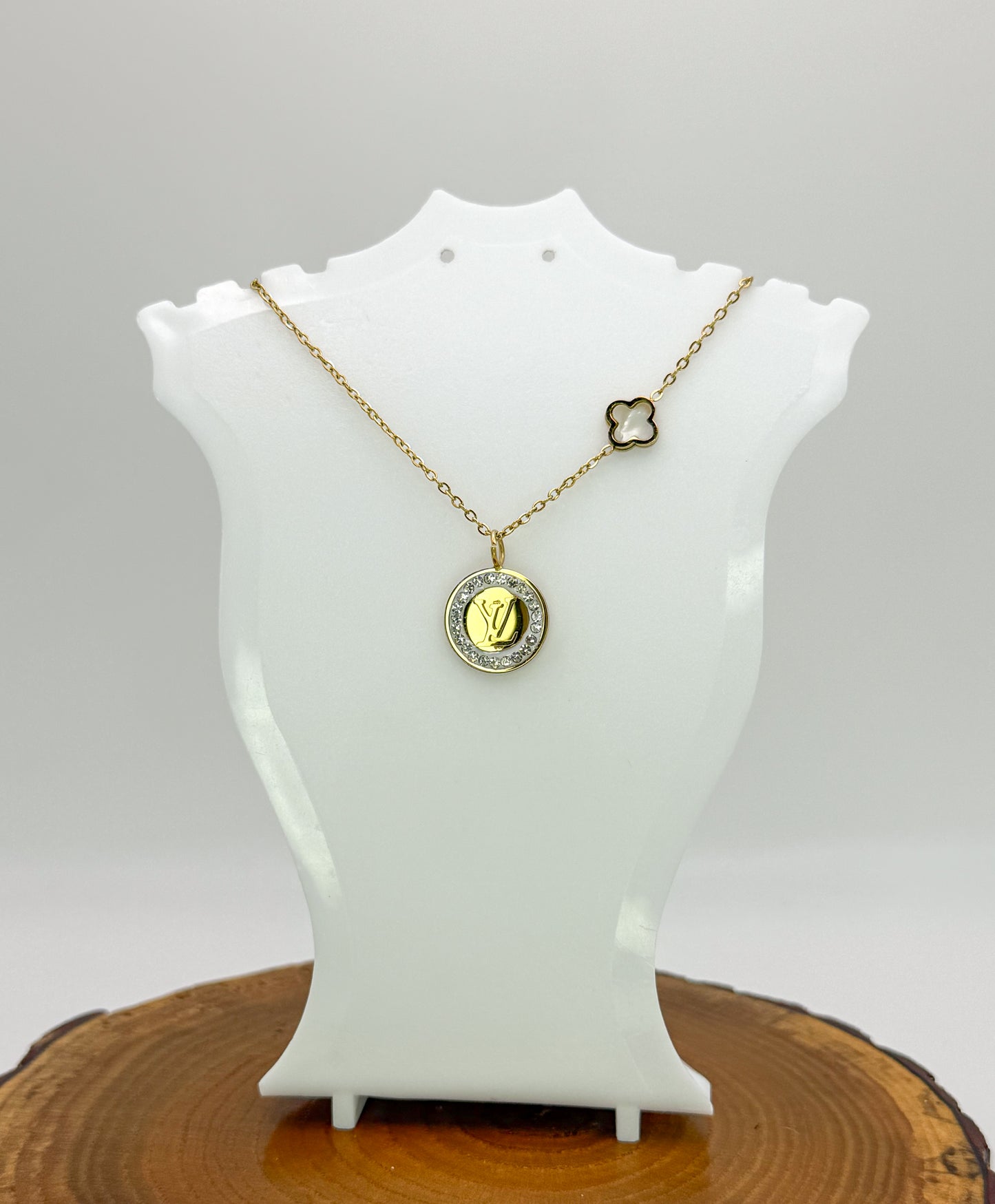 Round LV Designer Gold Pendant with Clover Link Gold Necklace