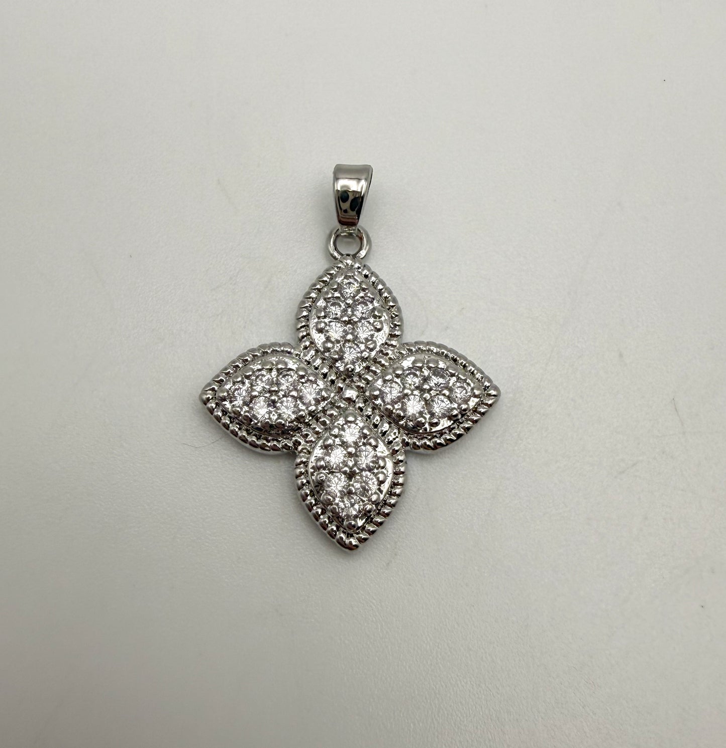 High Quality LV Clover Inspired Bling Pendants
