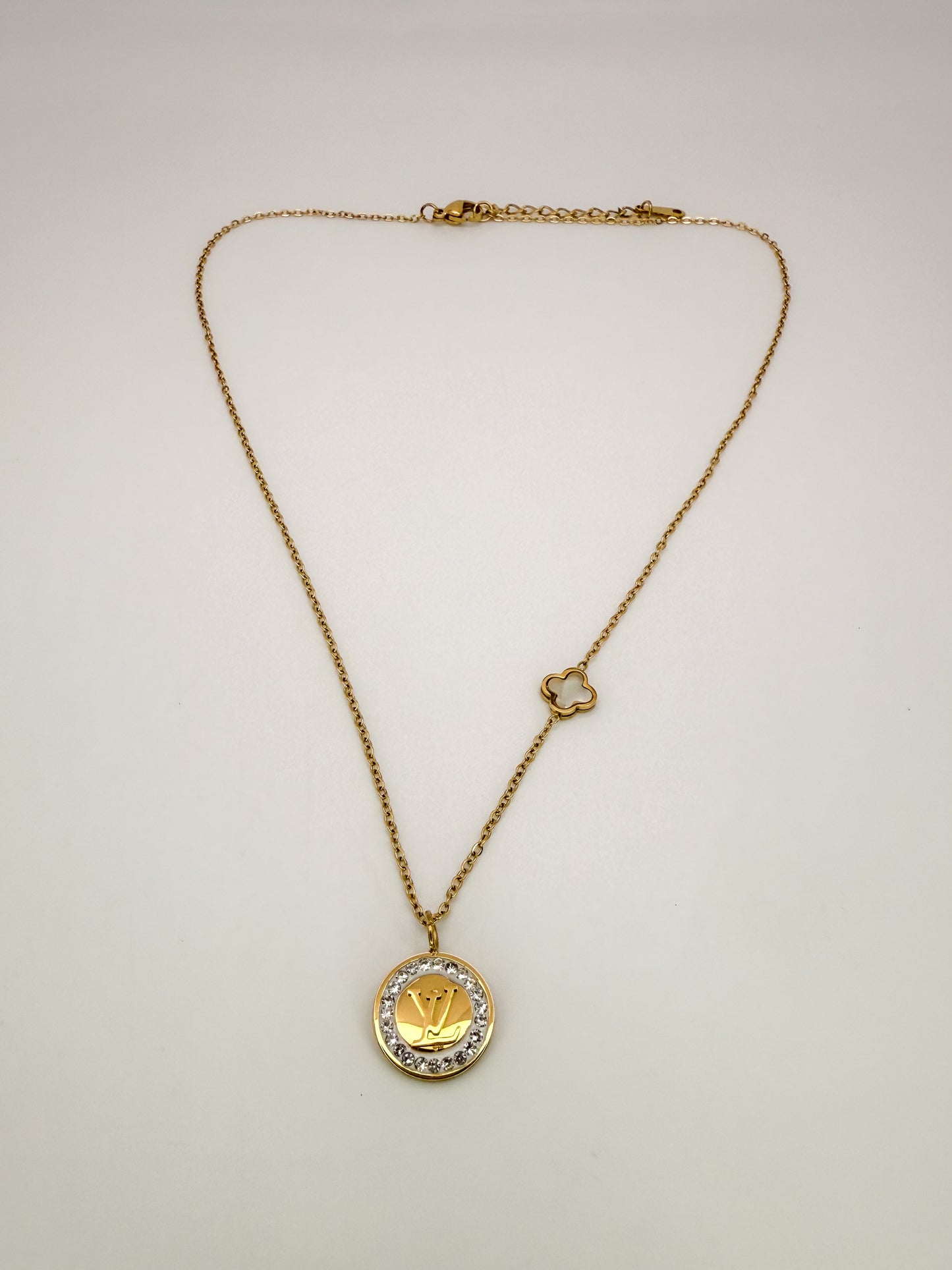 Round LV Designer Gold Pendant with Clover Link Gold Necklace