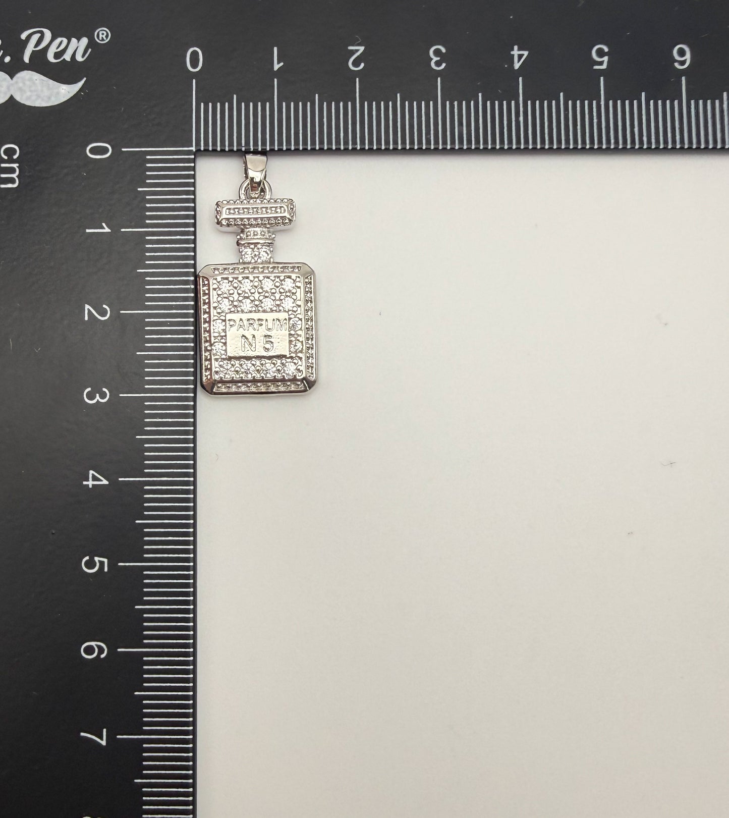 No.5 CC Inspired Silver Sparkling Perfume Bottle High Quality Metal Pendant