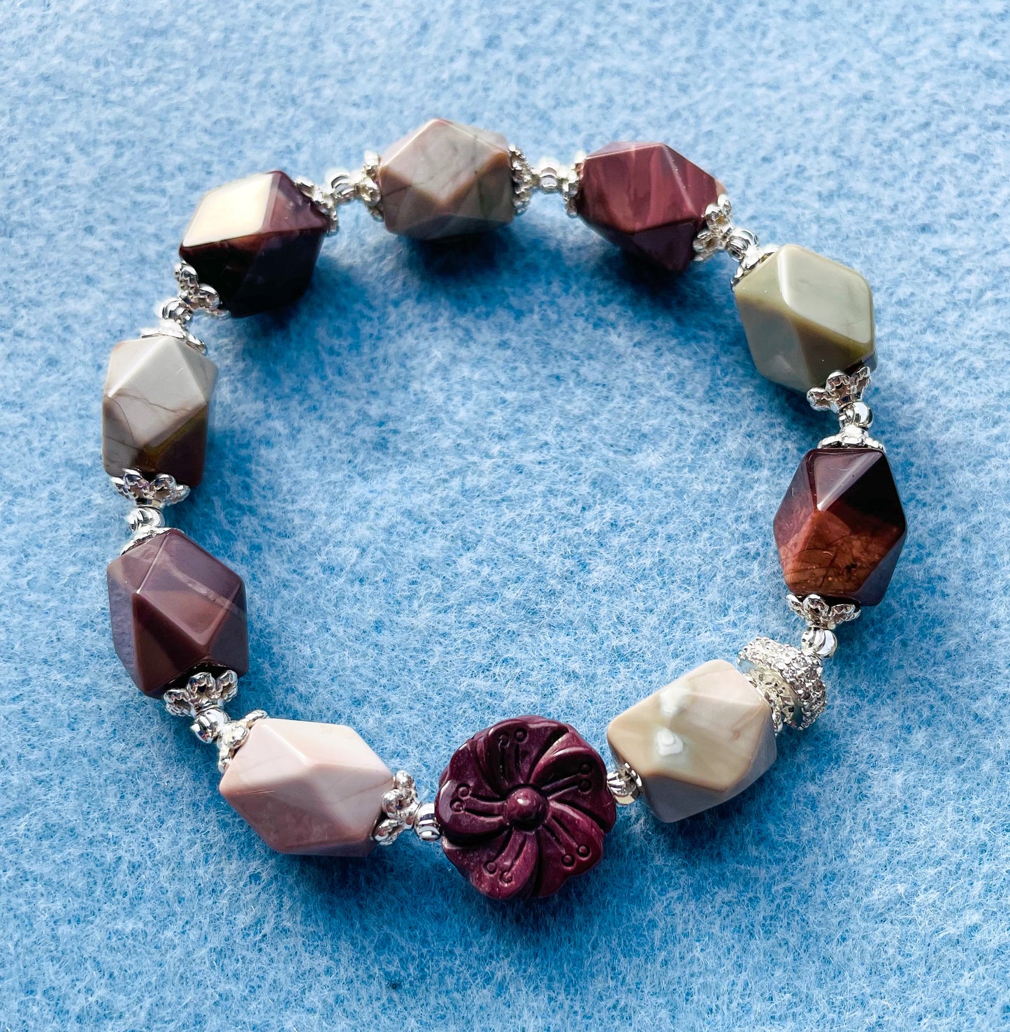 Natural Alashan Agate Crystal Bracelet with Alashan Flower Craving Bead